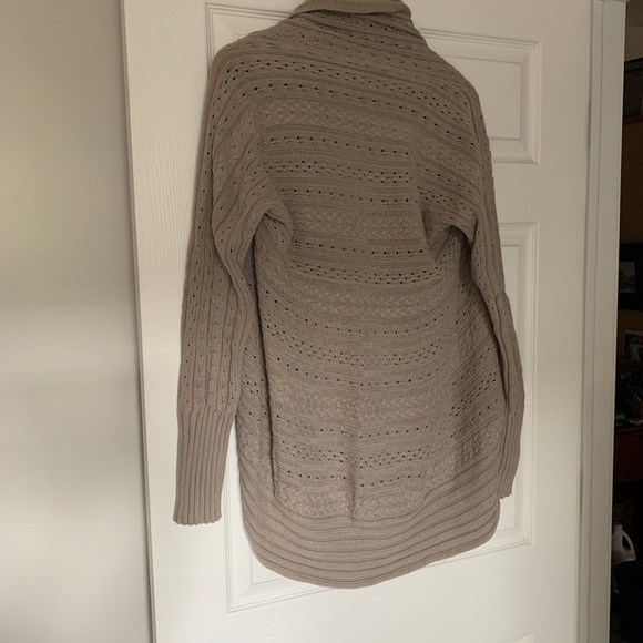 Grey Banana Republic cable knit shrug sweater - Picture 3 of 6